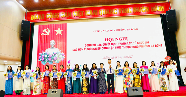 TRƯỜNG MẦM NON SƠN CA THAM DỰ LỄ CÔNG BỐ QUYẾT ĐỊNH THÀNH LẬP, TỔ CHỨC LẠI CÁC ĐƠN VỊ SỰ NGHIỆP CÔNG LẬP TRỰC THUỘC UBND PHƯỜNG HÀ ĐÔNG